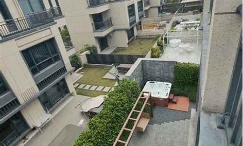 白菜价10万一栋的别墅(李嘉诚预言2025房价走势)_https://www.hhdlqc.com_上期所_第1张