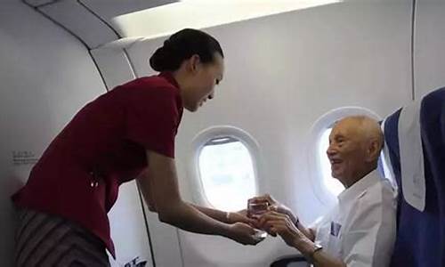 超过70岁老人买飞机票怎么买(70岁以上坐飞机最新规定)_https://www.hhdlqc.com_广期所_第1张